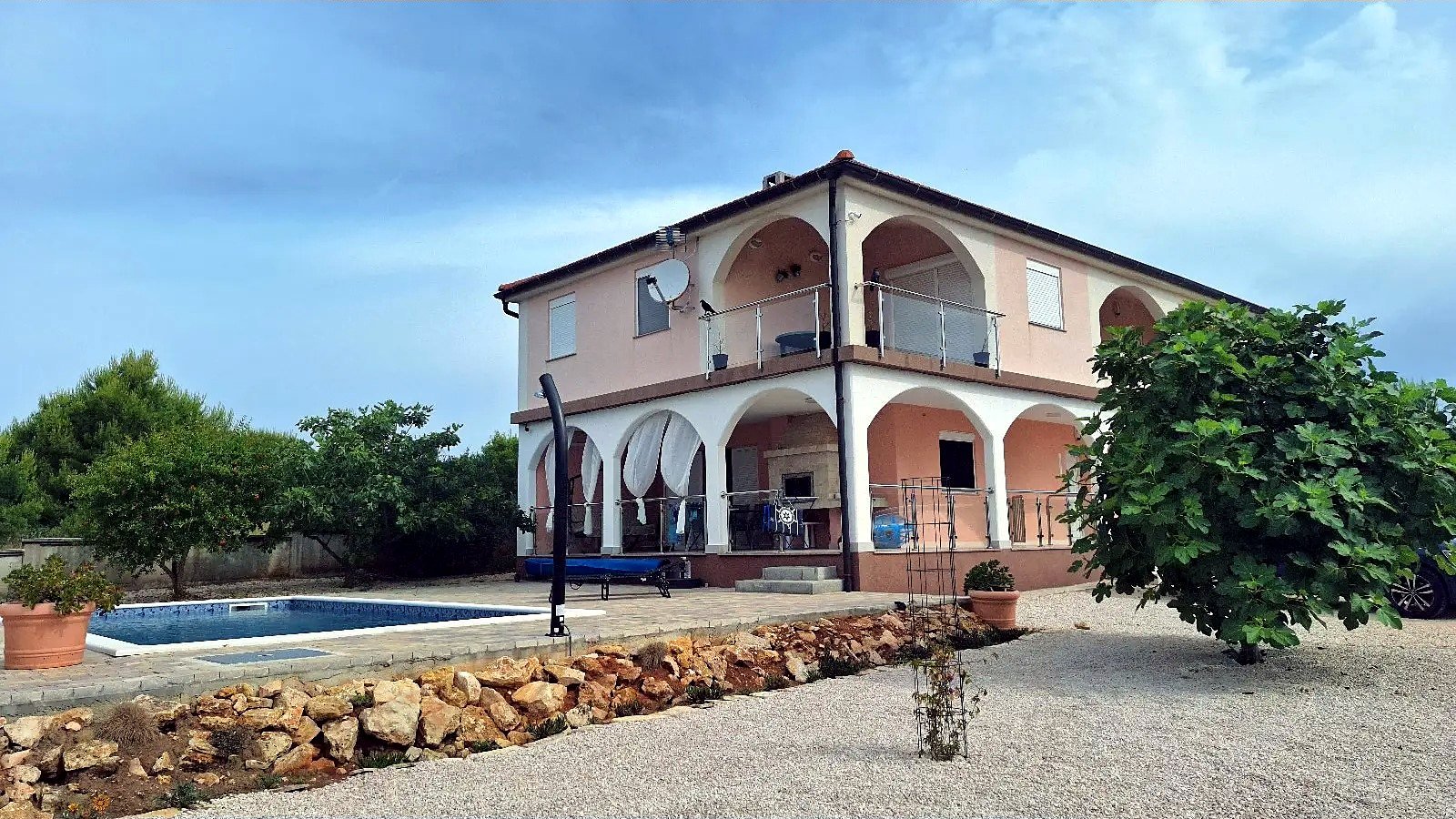 Vila s bazénom
